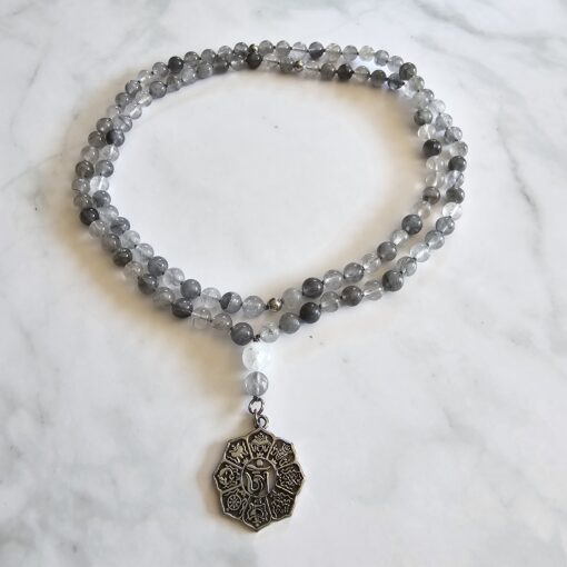 Bergkristall (dunkel, „Wolkenquarz“) -Mala mit Edelstahlanhänger und Armband – Bild 3