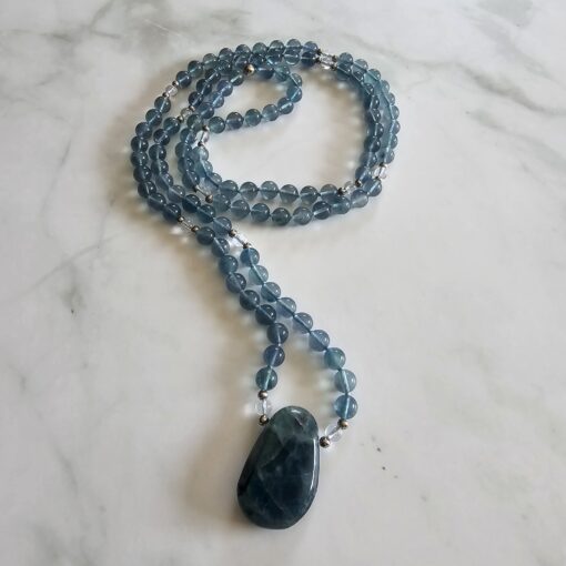 Fluorit (blau) -Bergkristall-Mala mit blau-grünem Fluorit-Anhänger und Armband – Bild 5