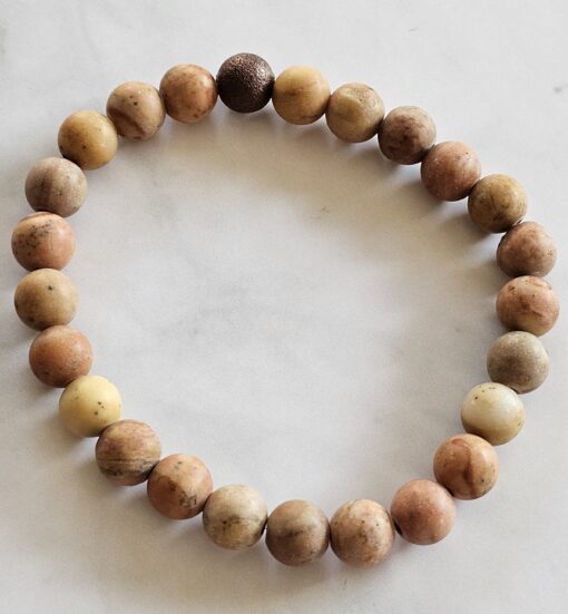 Jaspis (naturfarben und matt) -Sandelholz-Kupfer-Mala mit Kalkoolith-Anhänger und 2 Armbändern – Bild 5
