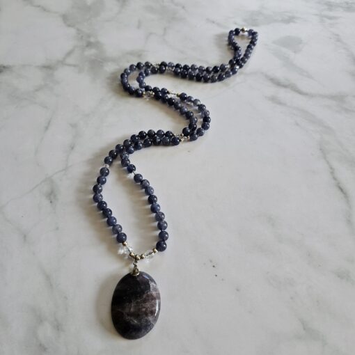 Iolith (Cordierit) -Bergkristall (facettiert) -Mala mit Iolith-Anhänger und Armband – Bild 6