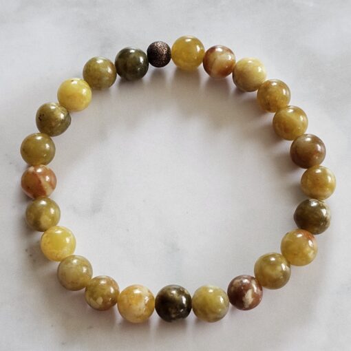 Serpentin-Mala mit kupferfarbenem Anhänger und 2 Armbändern – Bild 5