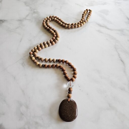 Jaspis (naturfarben und matt) -Sandelholz-Kupfer-Mala mit Kalkoolith-Anhänger und 2 Armbändern – Bild 7