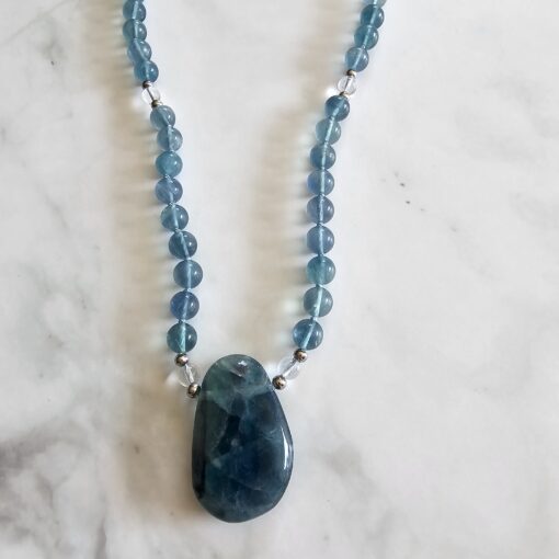 Fluorit (blau) -Bergkristall-Mala mit blau-grünem Fluorit-Anhänger und Armband – Bild 8