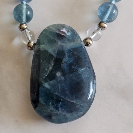 Fluorit (blau) -Bergkristall-Mala mit blau-grünem Fluorit-Anhänger und Armband – Bild 9