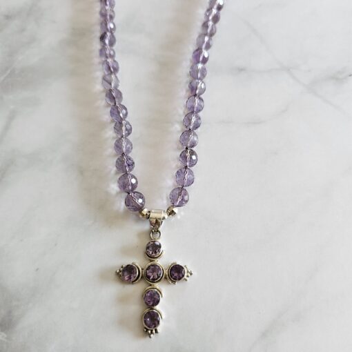 Amethyst (hell und facettiert) -Mala mit Kreuzanhänger aus 925 Silber und Amethyst sowie Armband – Bild 8