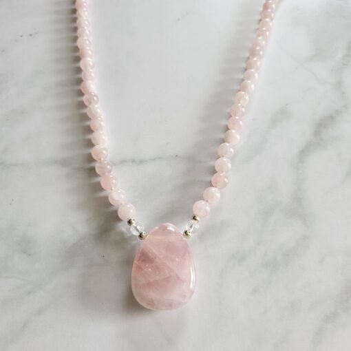 Rosenquarz-Bergkristall-Mala mit Rosenquarz-Anhänger (Freiform) und Armband – Bild 8