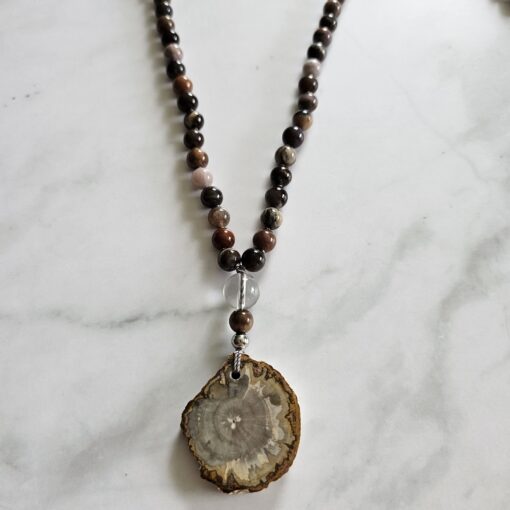 Versteinerte Holz-Mala (2) mit kleinerem, versteinertem Holz-Anhänger (Freiform) und Armband – Bild 8