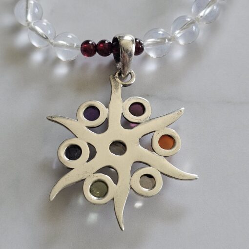 Bergkristall-Granat-Mala mit Chakra-Anhänger (Sonne) – Bild 8