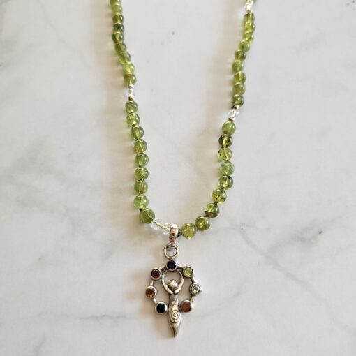 Peridot-Bergkristall (facettiert) -Mala mit Chakra-Anhänger aus 925 Silber und Armband – Bild 8