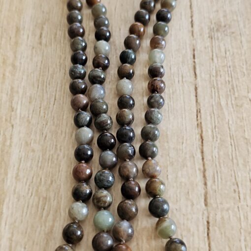 Serpentin (marokkanischer Serpentin) -Mala mit Seidenquaste – Bild 8