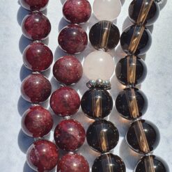 Alternative view of Granat-Rauchquarz-Rosenquarz-Mala mit Edelstahlanhänger (Blume des Lebens) und passendem Armband