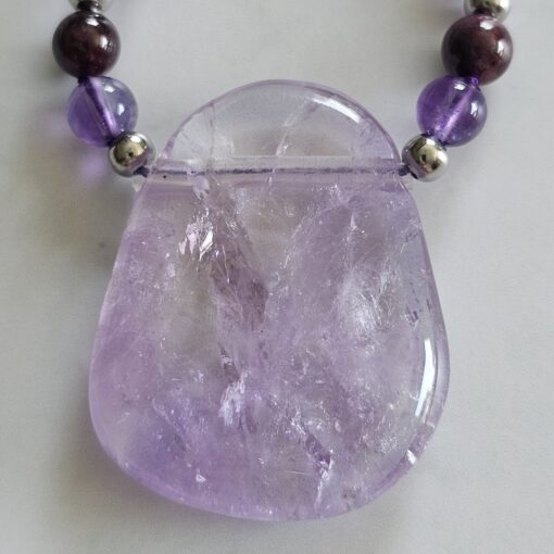 Amethyst-Granat-Mala mit Amethyst-Anhänger (Freiform): – Bild 8