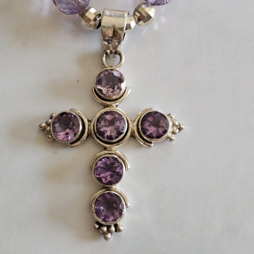 Amethyst (hell und facettiert) -Mala mit Kreuzanhänger aus 925 Silber und Amethyst sowie Armband – Bild 9