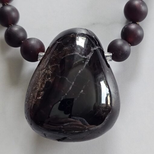 Granat (matt) -Mala mit Granat-Anhänger (Freiform) und Armband – Bild 9