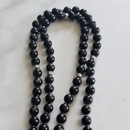 Anthophyllit-Mala mit einem Anthophyllit-Donut – Bild 9