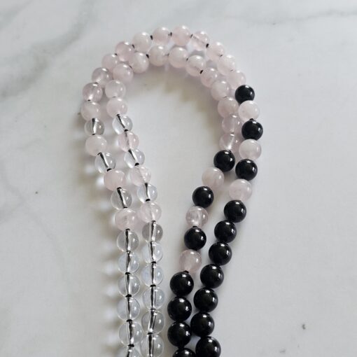 Bergkristall-Rosenquarz-Turmalin (schwarz) -Mala mit Seidenquaste – Bild 9