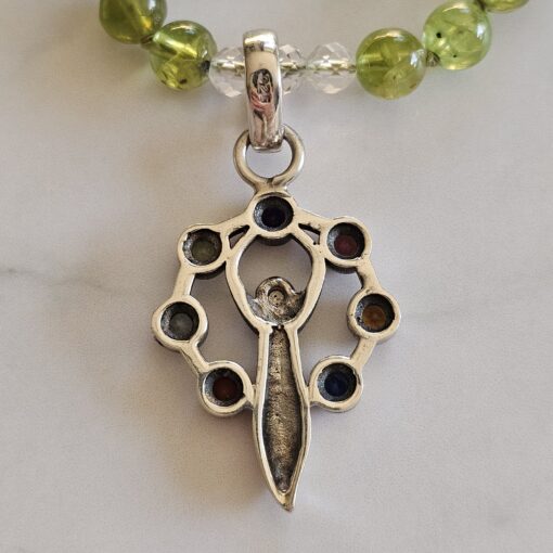 Peridot-Bergkristall (facettiert) -Mala mit Chakra-Anhänger aus 925 Silber und Armband – Bild 10