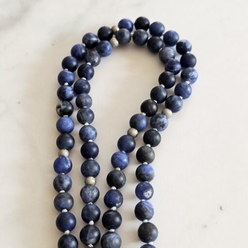 Sodalith (matt) -Schneequarz-Mala mit Sodalith-Anhänger (Oval) – Bild 10