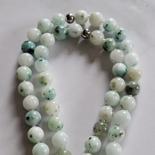 Jade („Himmel-Berg-Jade“) mit Seidenquaste – Bild 11