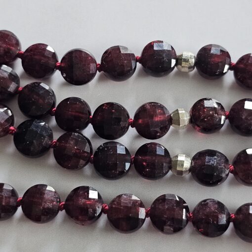 Granat (facettiert) -Mala mit Quaste aus 925 Silber – Bild 11