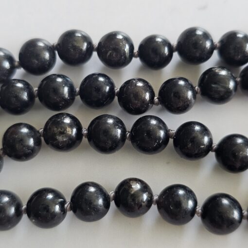 Anthophyllit-Mala mit einem Anthophyllit-Donut – Bild 11
