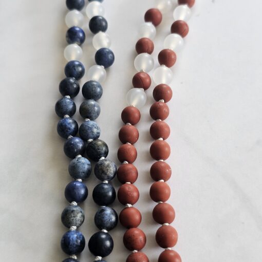 Achat (weiß) -Dumortierit-Jaspis (rot) -Mala (matt) mit Edelstahlanhänger und Armband – Bild 11