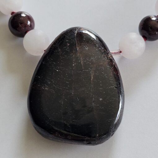 Granat-Rosenquarz (matt) -Mala mit Granat-Anhänger (Freiform) und 2 Armbändern – Bild 10