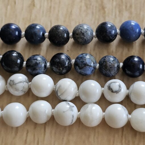 Dumortierit-Magnesit-Mala (2) mit Magnesit-Anhänger (Freiform) – Bild 12