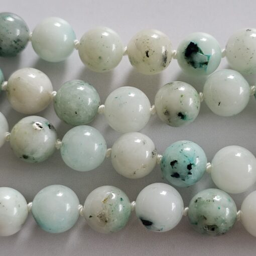Jade („Himmel-Berg-Jade“) mit Seidenquaste – Bild 12
