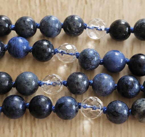 Dumortierit-Bergkristall (facettiert) -Mala mit Dumortierit-Delphin – Bild 12