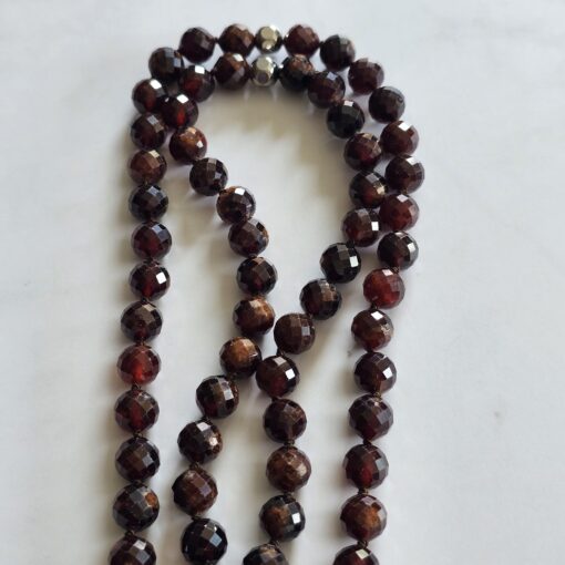 Granat (Malaya-Granat, facettiert) -Mala mit Eklogit-Donut und Armband – Bild 12