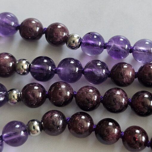 Amethyst-Granat-Mala mit Amethyst-Anhänger (Freiform): – Bild 12