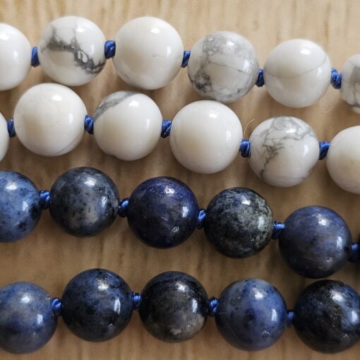 Dumortierit-Magnesit-Mala (1) mit Dumortierit-Anhänger (Tropfen) – Bild 13