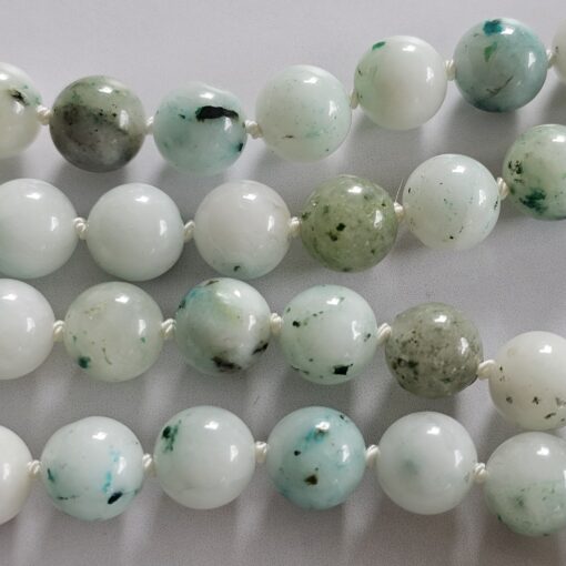 Jade („Himmel-Berg-Jade“) mit Seidenquaste – Bild 13