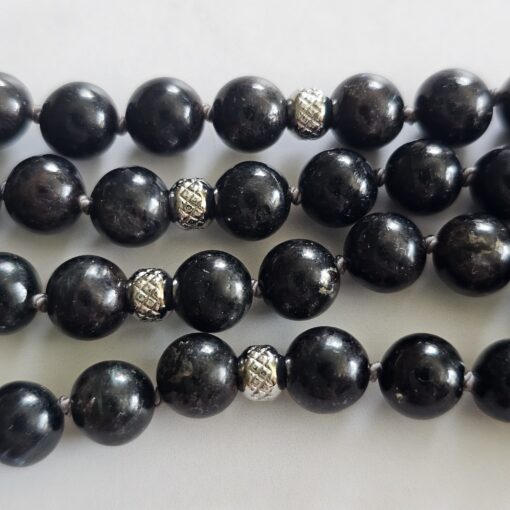 Anthophyllit-Mala mit einem Anthophyllit-Donut – Bild 13