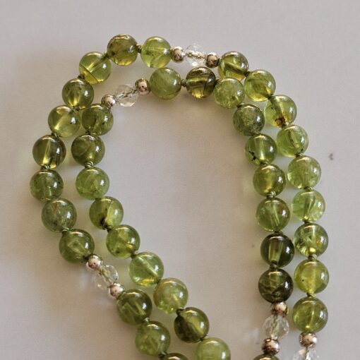 Peridot-Bergkristall (facettiert) -Mala mit Chakra-Anhänger aus 925 Silber und Armband – Bild 13