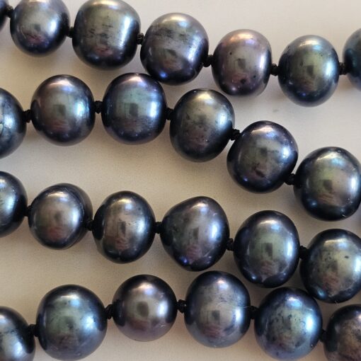 Perlen (schwarze Barock Süßwasserperlen) -Mala mit schwarzem Perlmutt-Anhänger – Bild 12