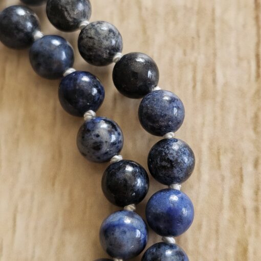 Dumortierit-Magnesit-Mala (2) mit Magnesit-Anhänger (Freiform) – Bild 14