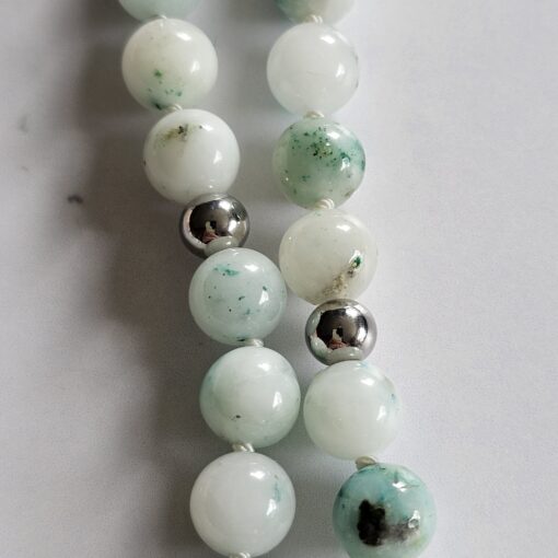 Jade („Himmel-Berg-Jade“) mit Seidenquaste – Bild 14
