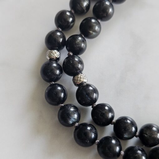 Anthophyllit-Mala mit einem Anthophyllit-Donut – Bild 14