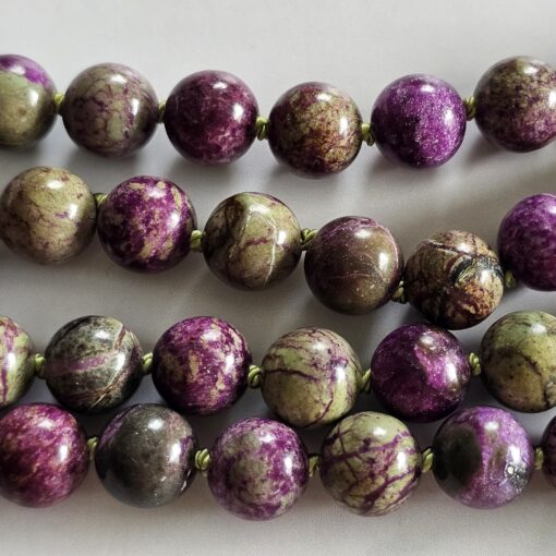 Stichtit in Serpentinit-Mala mit Stichtit-Anhänger (Tropfen) und Armband – Bild 15