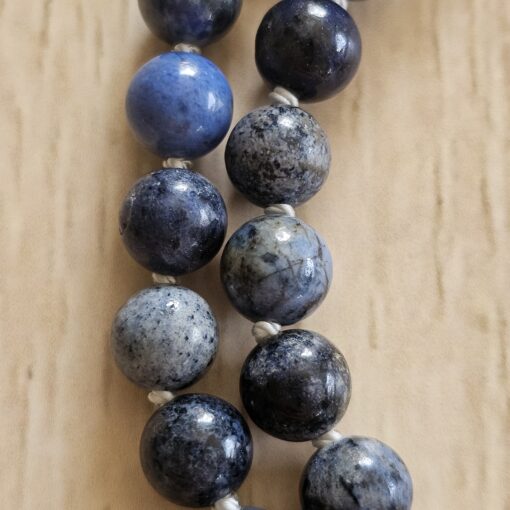 Dumortierit-Magnesit-Mala (2) mit Magnesit-Anhänger (Freiform) – Bild 15
