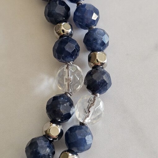 Saphir (blau und facettiert) -Bergkristall (facettiert) -Mala (2) mit Edelstahlanhänger (Lotusblüte) – Bild 15