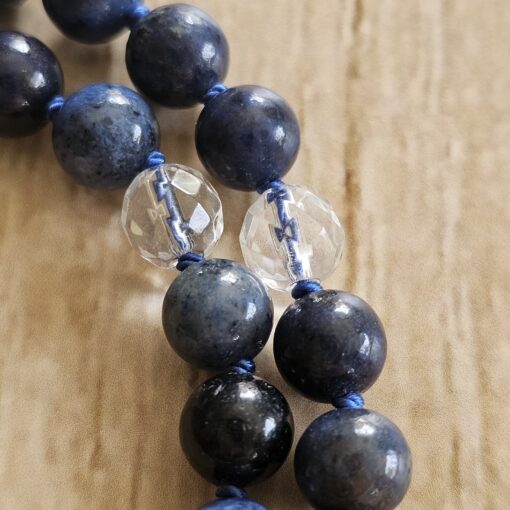 Dumortierit-Bergkristall (facettiert) -Mala mit Dumortierit-Delphin – Bild 15