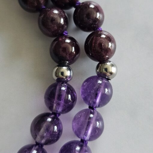Amethyst-Granat-Mala mit Amethyst-Anhänger (Freiform): – Bild 15