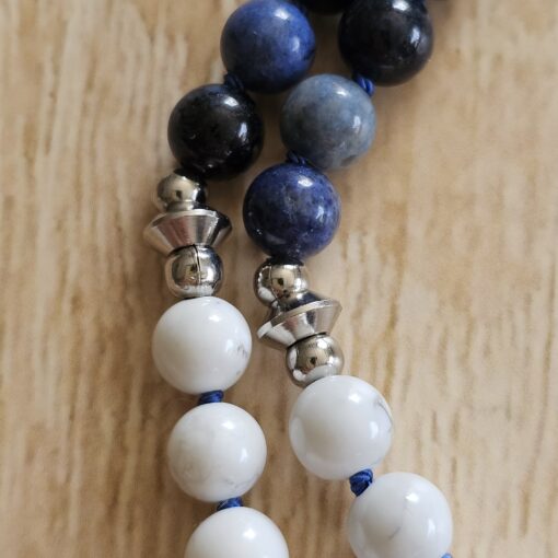 Dumortierit-Magnesit-Mala (1) mit Dumortierit-Anhänger (Tropfen) – Bild 16