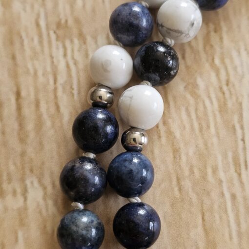 Dumortierit-Magnesit-Mala (2) mit Magnesit-Anhänger (Freiform) – Bild 16