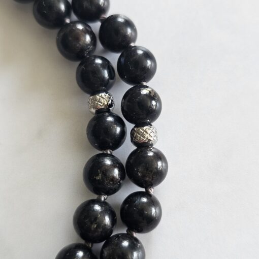 Anthophyllit-Mala mit einem Anthophyllit-Donut – Bild 16