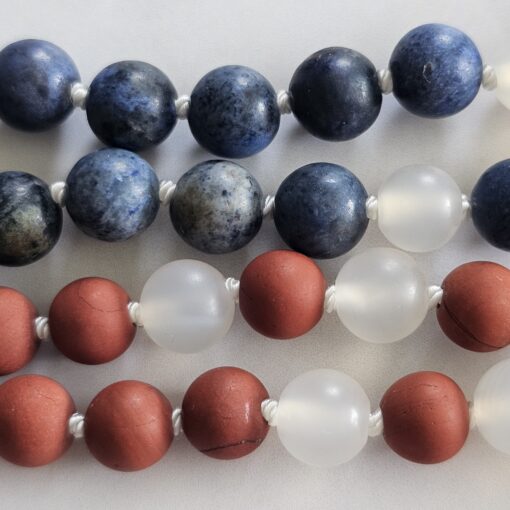 Achat (weiß) -Dumortierit-Jaspis (rot) -Mala (matt) mit Edelstahlanhänger und Armband – Bild 16