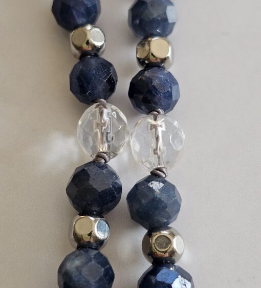 Saphir (blau und facettiert) -Bergkristall (facettiert) -Mala (2) mit Edelstahlanhänger (Lotusblüte) – Bild 16